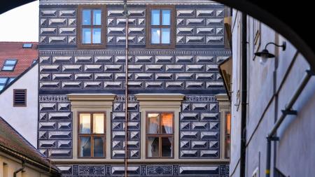 Plzeň obnovila sgrafita a okna ve dvoře radnice