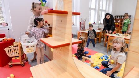 Plzeň opravila a rozšířila školku u centra města