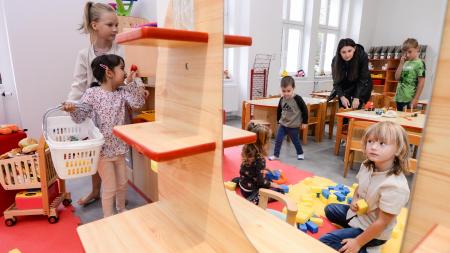 Centrální obvod vyřešil problémy s umístěním dětí do školek, všichni tříletí mají svá místa