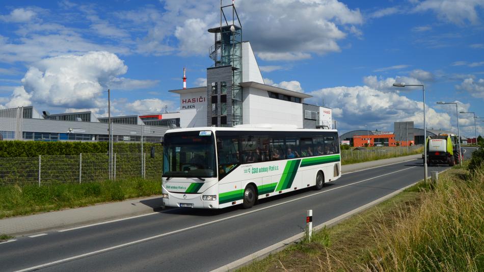 Autobusová linka Plzeň-Karlovy Vary zajíždí k univerzitě