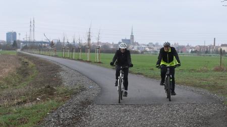 Cyklisté se letos v Plzni dočkají nových stezek i stojanů
