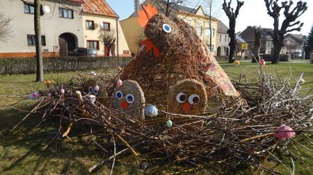 Tip na víkend: zajeďte se podívat do Černošína na velikonoční výzdobu