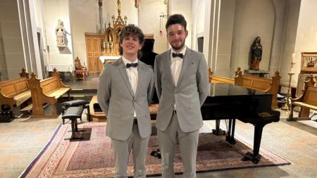 Nejlepší klavírní duo je z Plzně! ZUŠ Chválenická slaví obrovský úspěch svých žáků