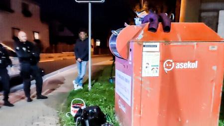 Nepovedený sběr elektroodpadu. Muž se ponořil pro kabely, vynořil se s pokutou