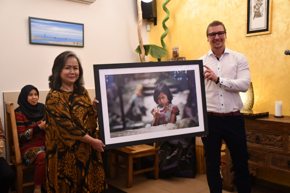 Cestovatel představil snímky z putování po Zikmundovi s Hanzelkou na oslavách Indonésie
