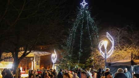 Doubravečtí rozsvítili svůj vánoční strom, dorazilo více než 3000 lidí