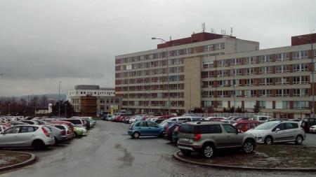 Dobrá zpráva. Pacientka, která utekla z Fakultní nemocnice v Plzni byla nalezena!