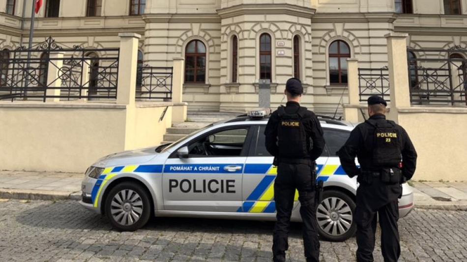 Manévry u okresního soudu v Plzni. Anonym tam nahlásil uložení bomby!