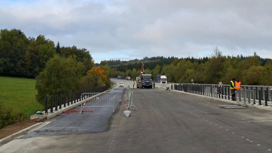 Částečná úleva pro řidiče. Na hlavním tahu na Domažlice skončí dvě rekonstrukce