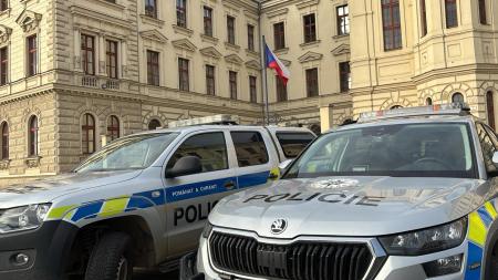 Aktualizováno: Policie evakuovala budovu soudu. Anonym tam nahlásil uložení bomby!