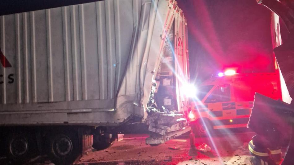 Nehoda dvou kamionů uzavřela dálnici D5. Zranili se dva lidé