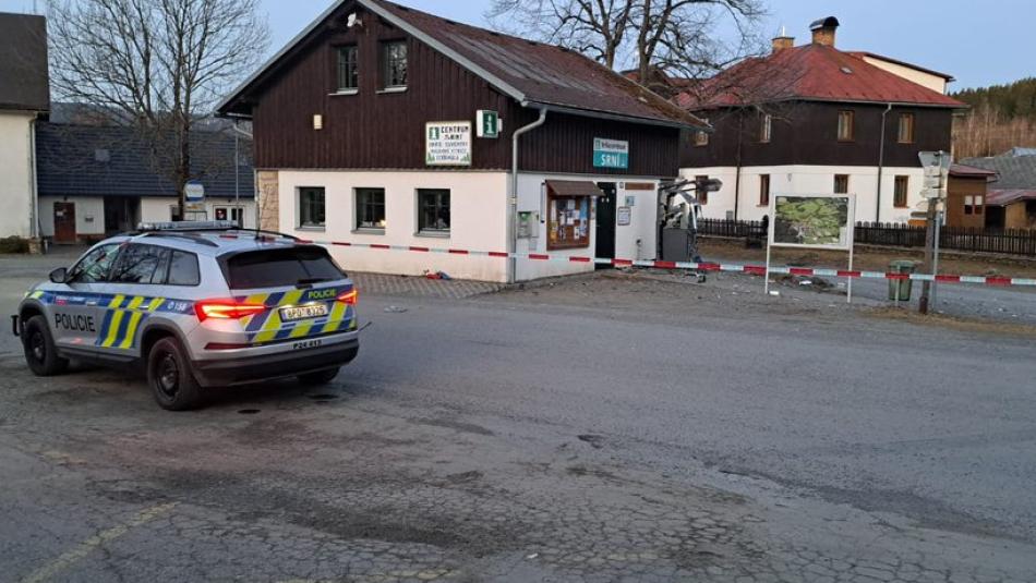 Aktualizováno: V Srní na Klatovsku vybuchl bankomat, policie zadržela pachatele