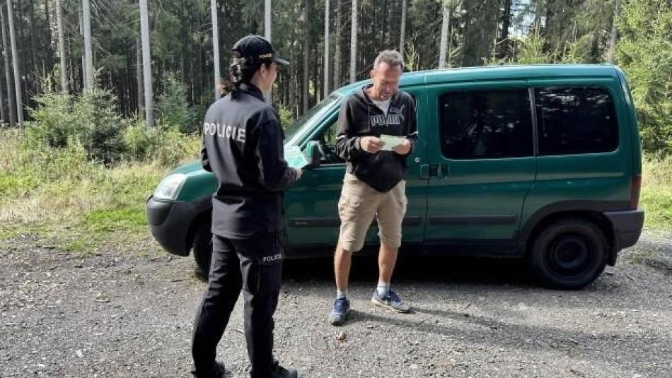 Když na houby, tak bezpečně! Kromě hub můžete v lese potkat i policisty