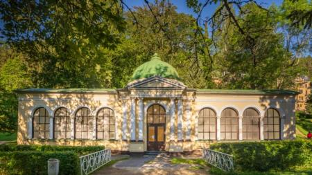 Café Ulrika: mezinárodní audiokavárna v hudebním pavilonu u Lesního pramene se otvírá právě dnes!