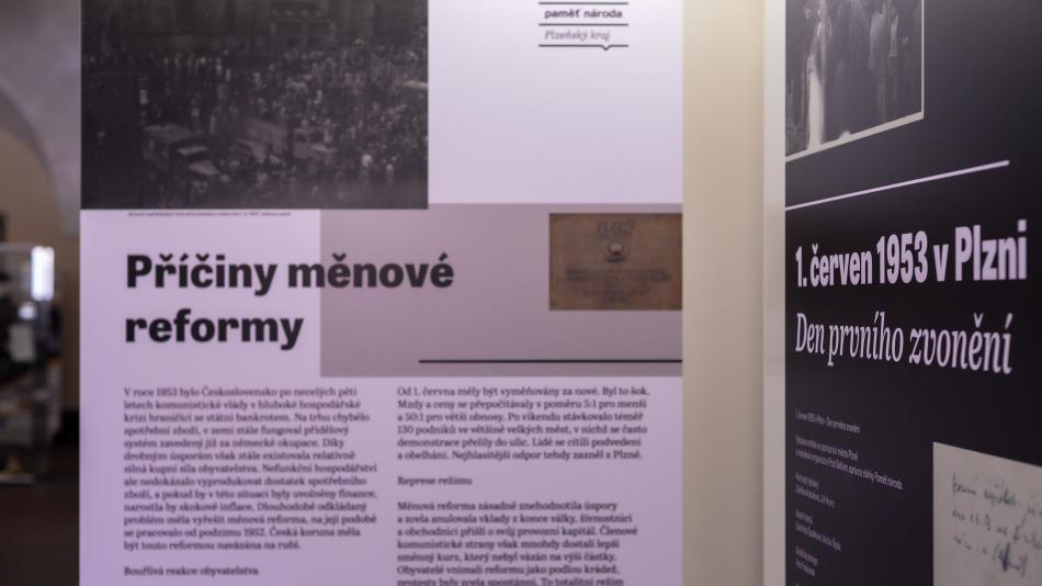 Výstava Den prvního zvonění připomíná 70 let od plzeňských protestů a laureáty Ceny 1. června