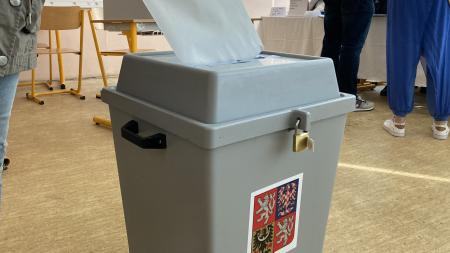 Prezidentské volby pokračují druhým dnem. Volební místnosti v kraji hlásí vysokou účast