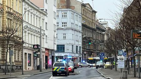 VIDEO: Manévry na Americké skončily, bombu policisté nenašli!