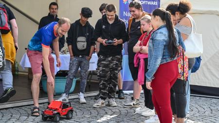 Roboti, drony ve vzduchu i kamion plný techniky. Festival Inovujeme Plzeň chystá přehlídku technických vychytávek