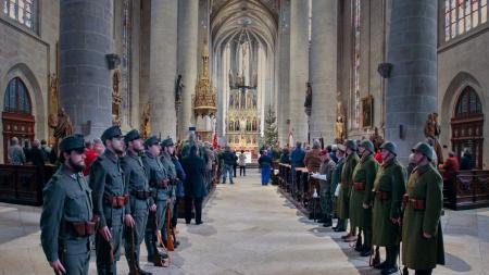 Plzeňský biskup Tomáš Holub požehnal vojenskému praporu aktivních záloh