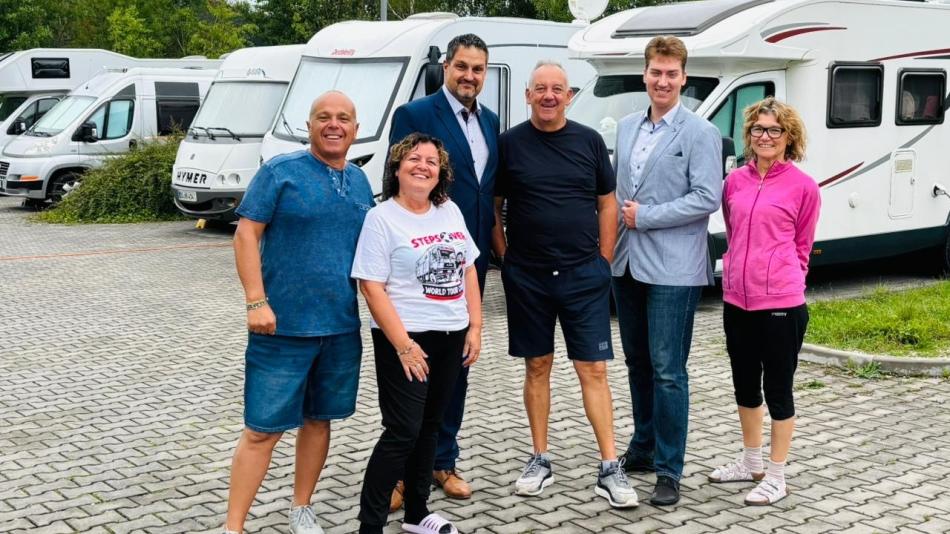 Karavanová stání u Škodalandu se těší oblibě