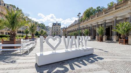 Karlovy Vary podporují život bez cigaret: Projekt Město bez kouře získává na síle