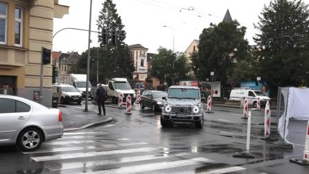 VIDEO: Začala rekonstrukce tramvajové trati na Klatovské. Řidiči trpí v kolonách, cestující musí přestupovat