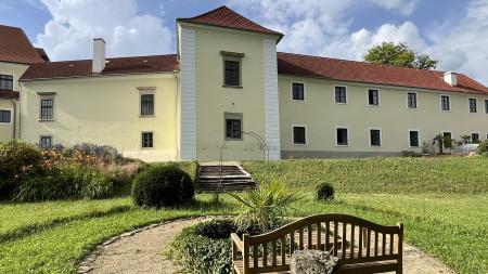 Romantická panská sídla pod Hříběcími horami ožijí v reportážích Českého rozhlasu