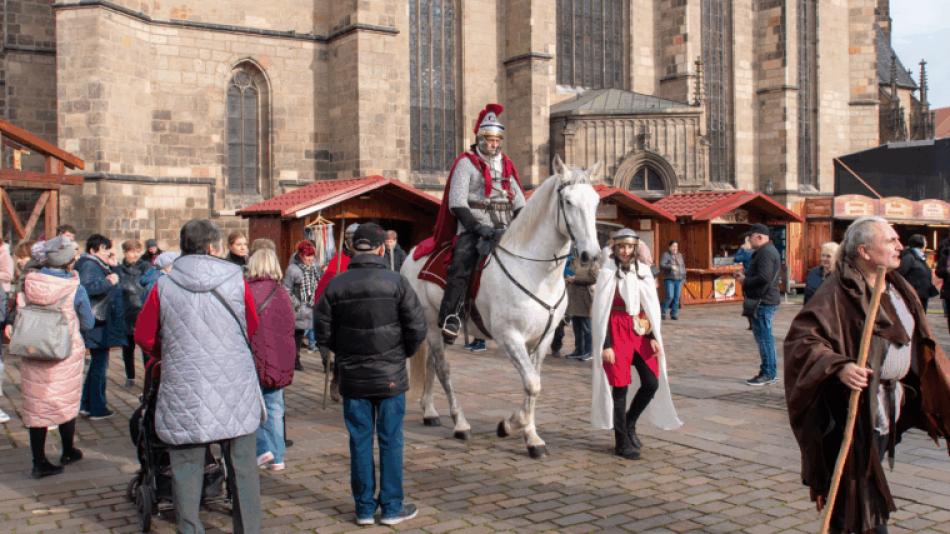 Náměstí Republiky ovládnou trhy, dorazí i Martin na bílém koni