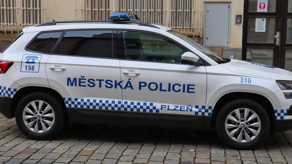 Plzeňští strážníci mohou s volajícím navázat videopřenos nebo chat