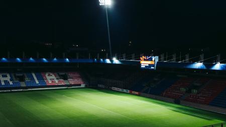 Fotbalový stadion v Plzni je znovu modernější, má nové LED osvětlení