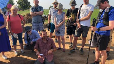 Archeologové ze ZČU našli pod Řípem mohylu pravěké ženy