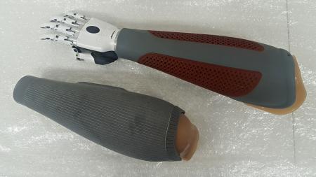 Univerzitní spojení protetiky, designu a 3D tisku přineslo nové možnosti pro výrobu protéz ruky