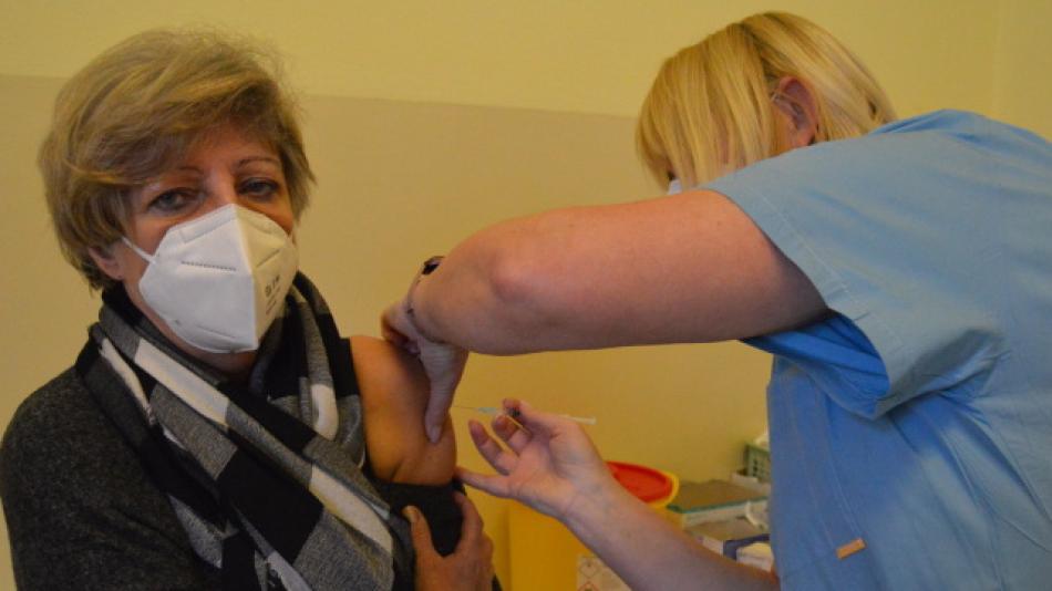Zájemců o očkování proti covidu v Plzni přibývá