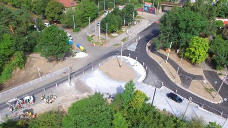 Od soboty mohou řidiči projet nový kruhový objezd u Tyršova mostu v Plzni