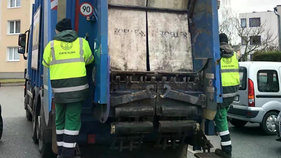 Přibylo obyvatel i odpadu. Plzeňská radnice posílí svoz