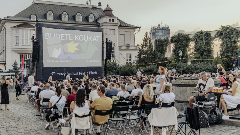 Letní kino v galerii, stodole i kavárnách a pivovaru. Plzeňské filmové večery nabídnou snímků