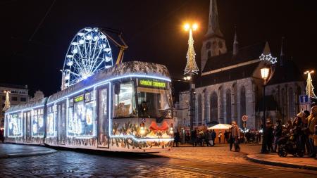 Plzeňská vánoční tramvaj obhájila druhé místo, hezčí jezdí jen v Maďarsku