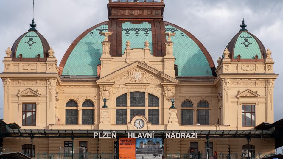 VIDEO: Cestujícím v Plzni bude sloužit opravená budova hlavního vlakového nádraží