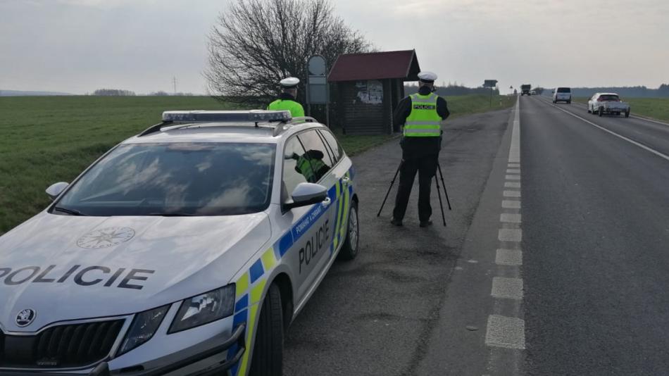 Řidič ujížděl policistům přes dvě města, hrozí mu až dva roky vězení