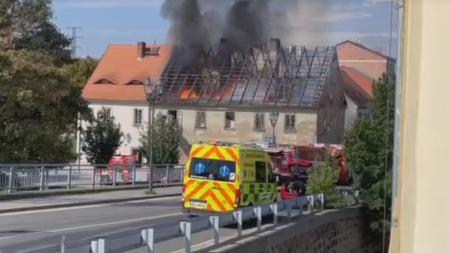 VIDEO: Obrovský požár v centru Plzně! Na Roudné zasahovaly všechny záchranné složky