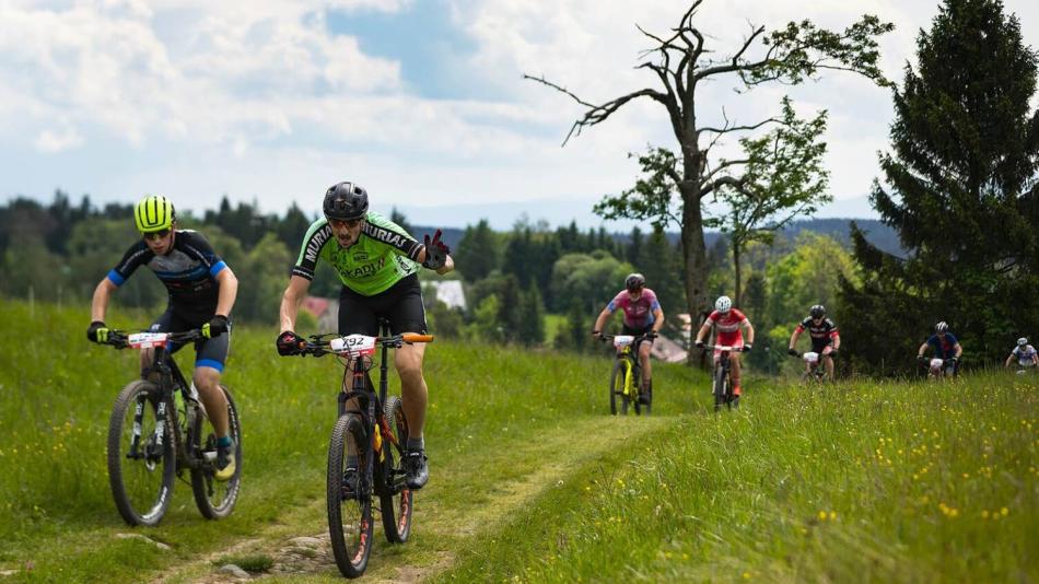 Horká kola v srdci lázeňského města: Karlovy Vary hostí MTB maraton