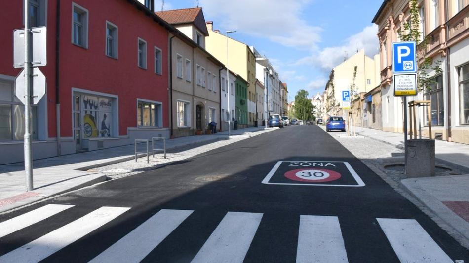 Purkyňova ulice v novém: Žula místo asfaltu, alej stromů a lepší parkování