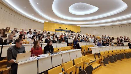 Svoboda slova, veřejnoprávní média nebo závislosti. Rada mladších probere ve Zlíně palčivá společenská témata