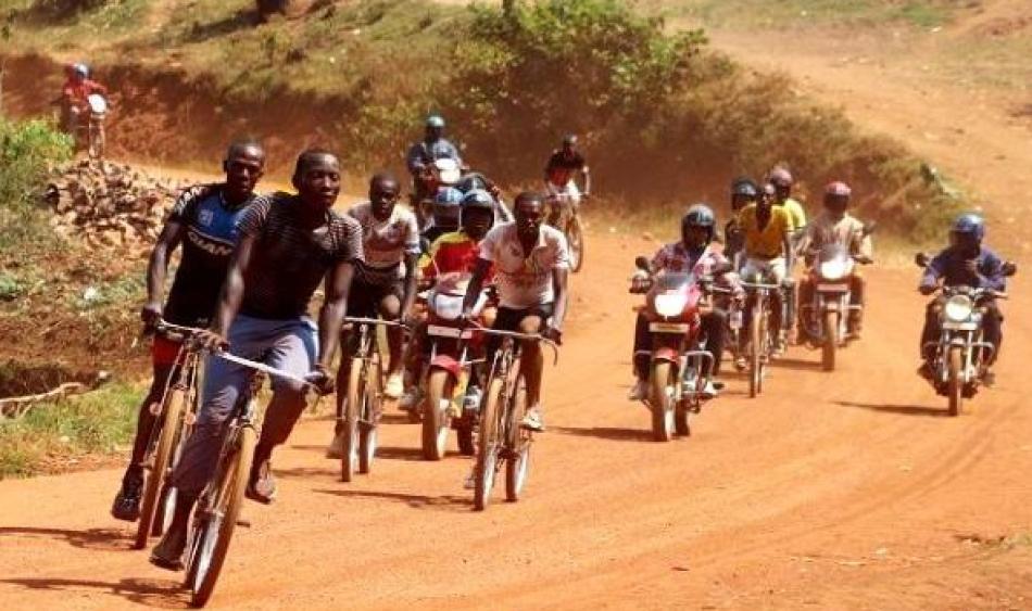 Linda Piknerová: Světová kola v Zemi tisíců kopců. MS v cyklistice poprvé v Africe.