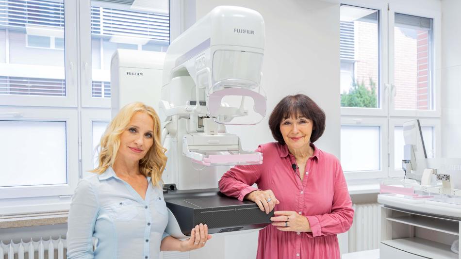 Růžový říjen opět podpoří prevenci i zlínskou onkologii. Zapojí se Obchodní dům, divadlo i fotbalisté