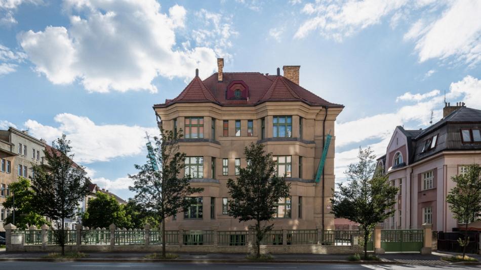 ICONIC HOUSES. Ikony české avantgardy. Autenticita a stylová diverzita