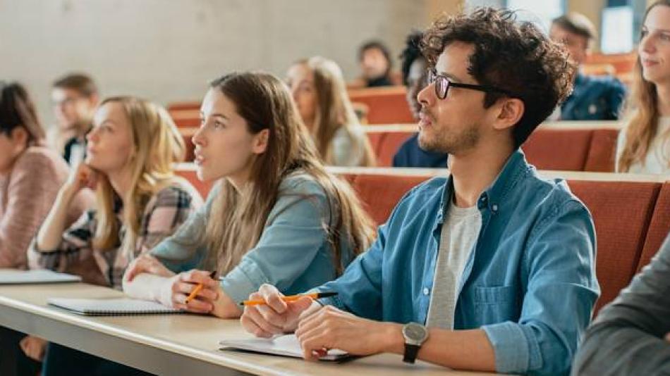 Nástupní plat 40 až 50 tisíc - naivita nebo reálné očekávání českých studentů?