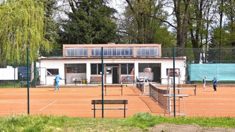 Domažlice chystají novou klubovnu pro tenisty. Přibude i minikurt a nové osvětlení