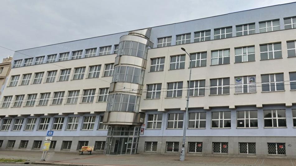 Západočeská univerzita chce prodat velký objekt u bývalého centrálního autobusového nádraží