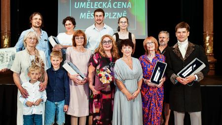 V Plzni se rozdávaly Umělecké ceny města. Do síně slávy vstoupila herečka Monika Švábová